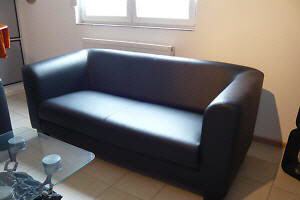 gebrauchte Möbel schwarzes Ledersofa
