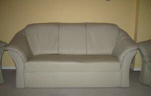 gebrauchte Möbel weiße Ledercouch